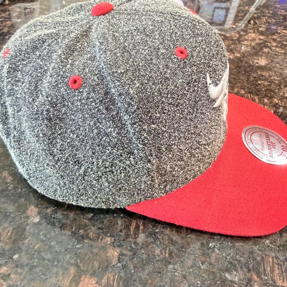 Mitchell & Ness Chicago Bulls Snapback Hat Marl Gray Red NBA Adjustable‎ Cap